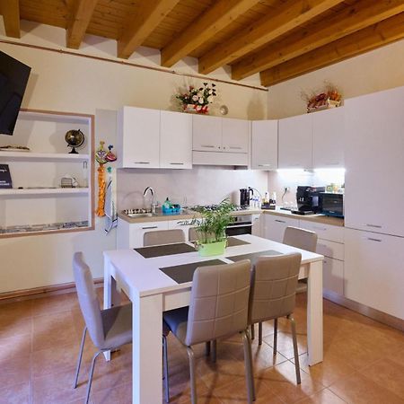 Cav Motteno Mandello del Lario Buitenkant foto