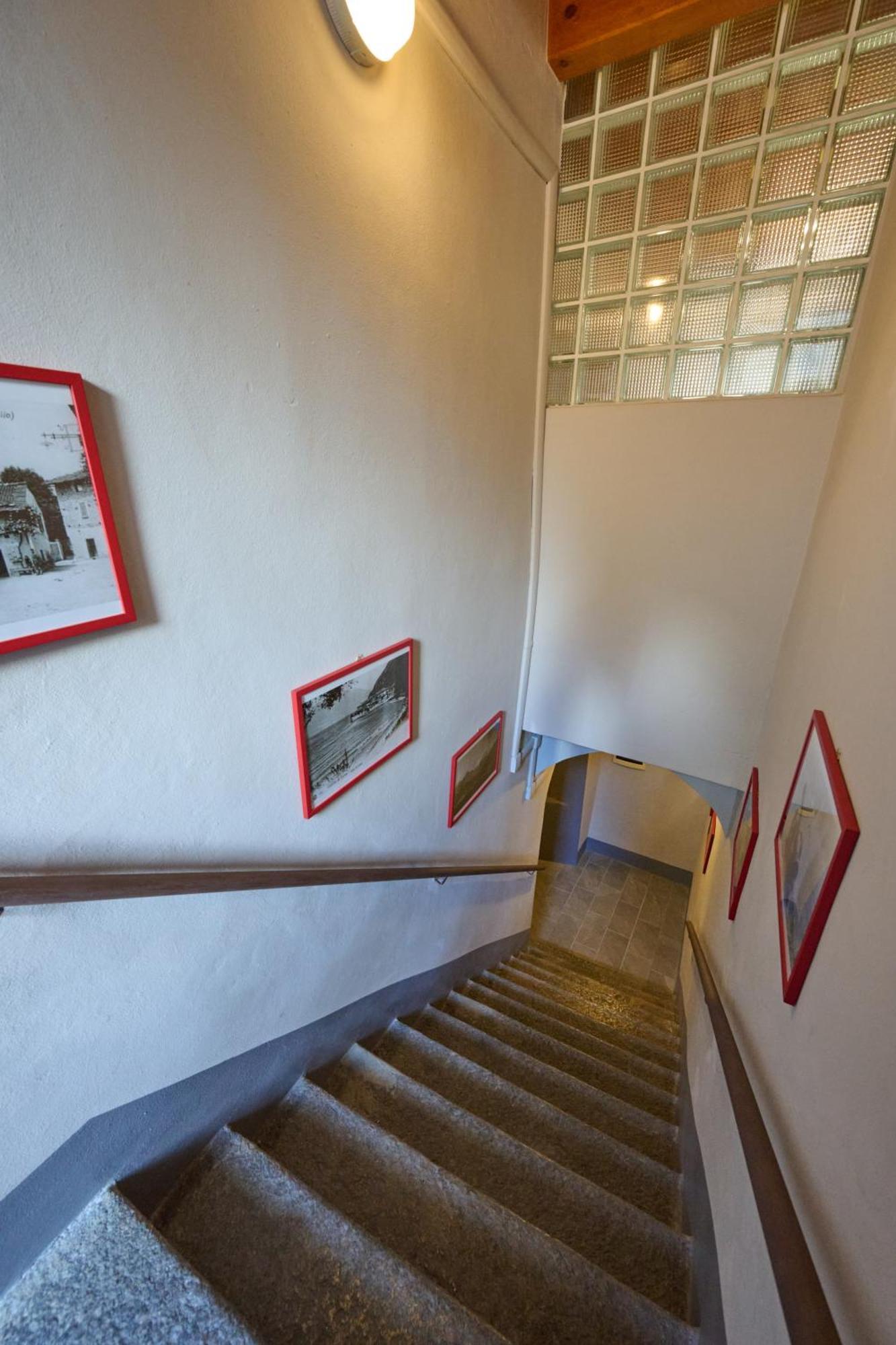 Cav Motteno Mandello del Lario Buitenkant foto