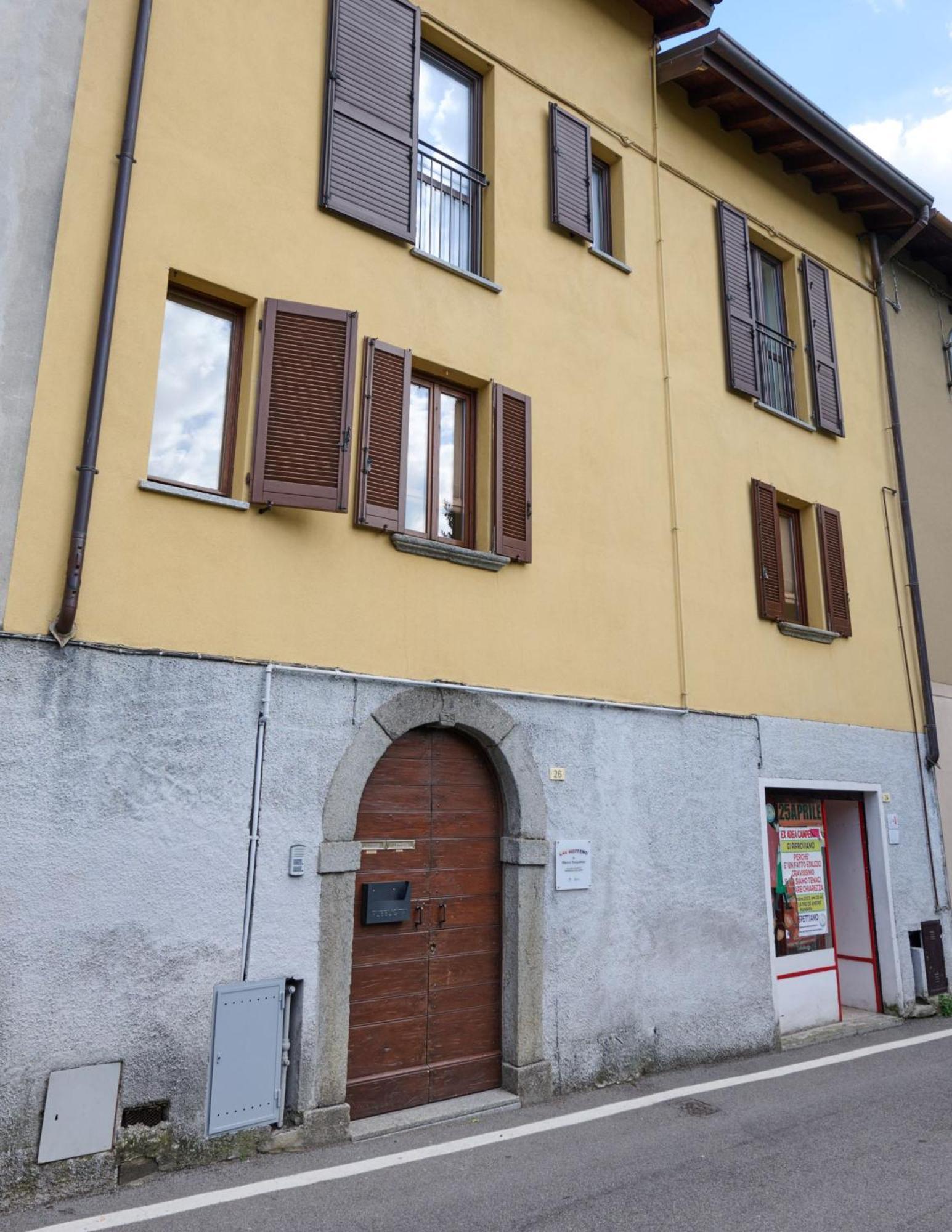 Cav Motteno Mandello del Lario Buitenkant foto